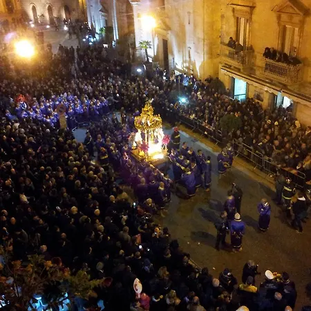 Piazza Garibaldi Oda ve Kahvaltı Caltanissetta